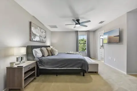 Master 2- Spacious private room complete with 55" Roku TV and ensuite bathroom! Very large bedroom with plenty of room to spread out