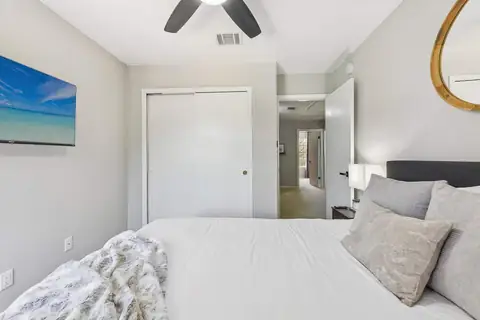 Guest bedroom -Queen size bed, 43" Roku smart tv, large closet with plenty of hanging and shelf space to settle in, ceiling fan features dimmable,…