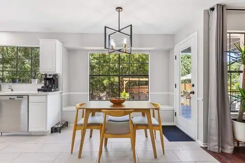 Breakfast table for 4, or seats 6 if using the window seat!