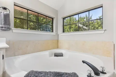 Master Bedroom #1 -HUGE soaking tub!