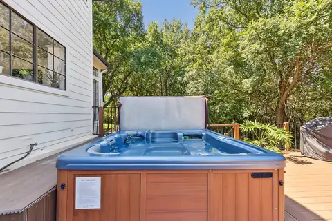 Hot tub at The Orchid