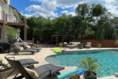 4 large Loungers to take in the pool and a good book. Everyone can be doing their own thing, or hanging out together!
