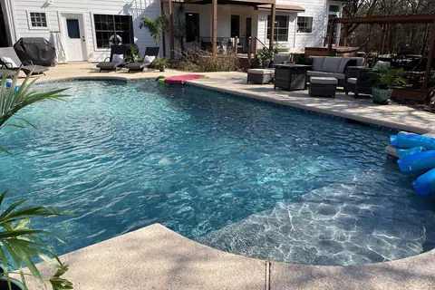 Gorgeous just newly resurfaced Pebble Tec pool! Love the tanning shelf!