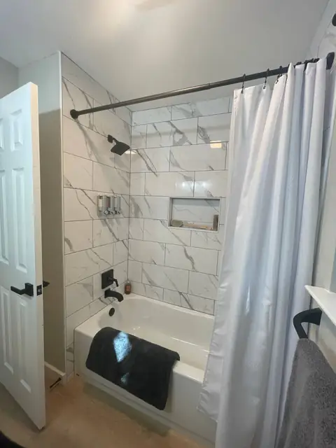 Gorgeous Secondary bathroom with full tub & shower!