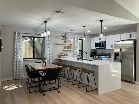 New modern cute fully equipped kitchen! Microwave, electric oven and cooktop, dishwasher, full size fridge complete with icemaker! Dimmable lighting, bar…