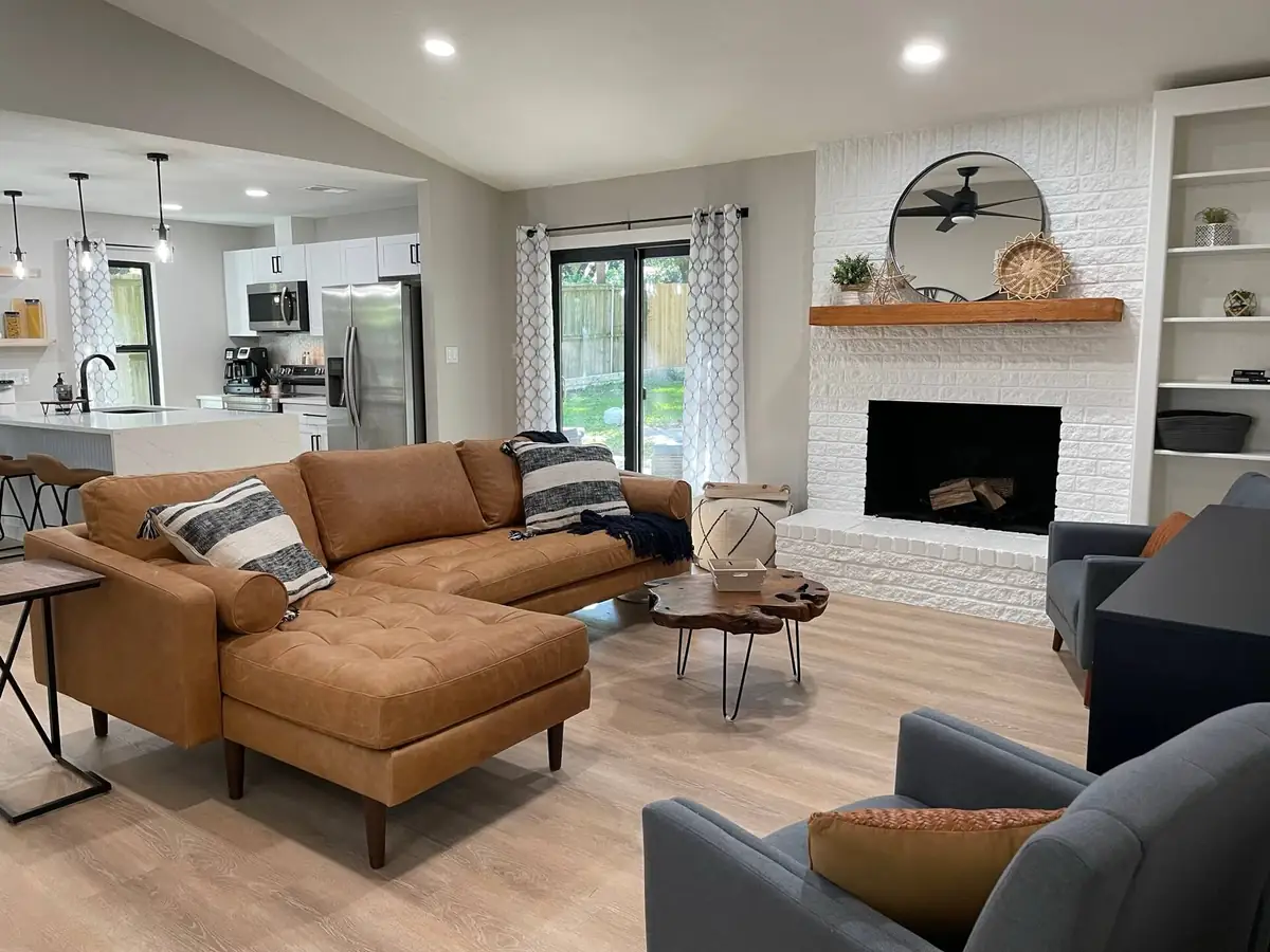Welcome to your newly remodeled retreat! Open concept living, high-end leather couch, cozy Fireplace, dimmable lighting and modern furnishings! No carpet…